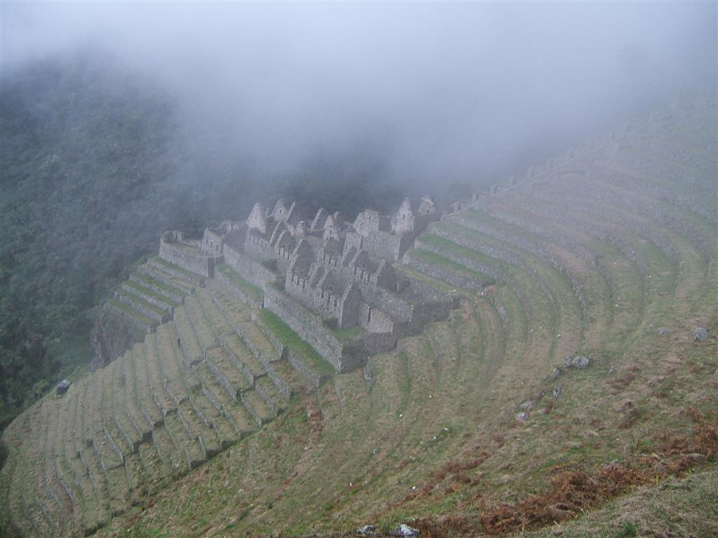 Houses and terraces of Wiñawayna are clouded in