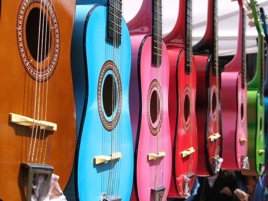 Mini guitar rainbow