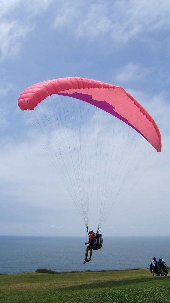 Parasailer landing