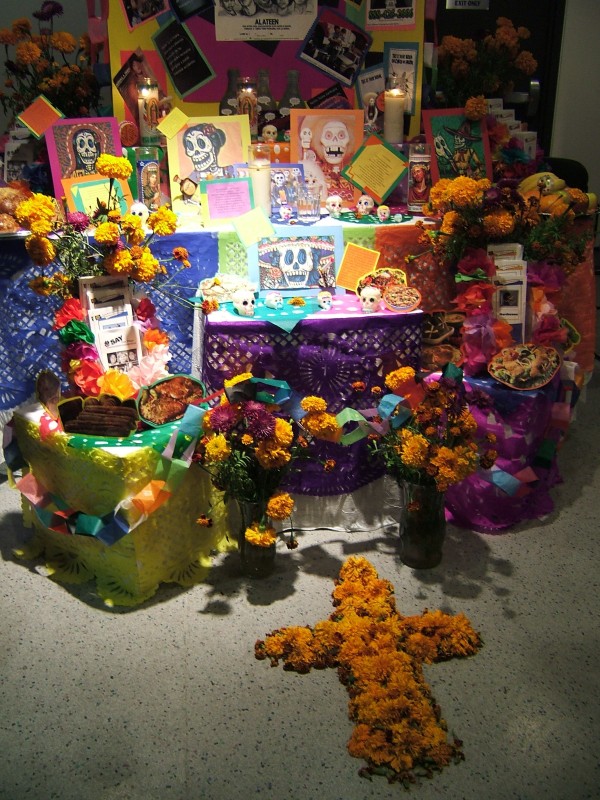 El Dia de los Muertos altars