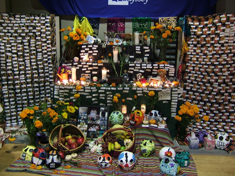 El Dia de los Muertos altars