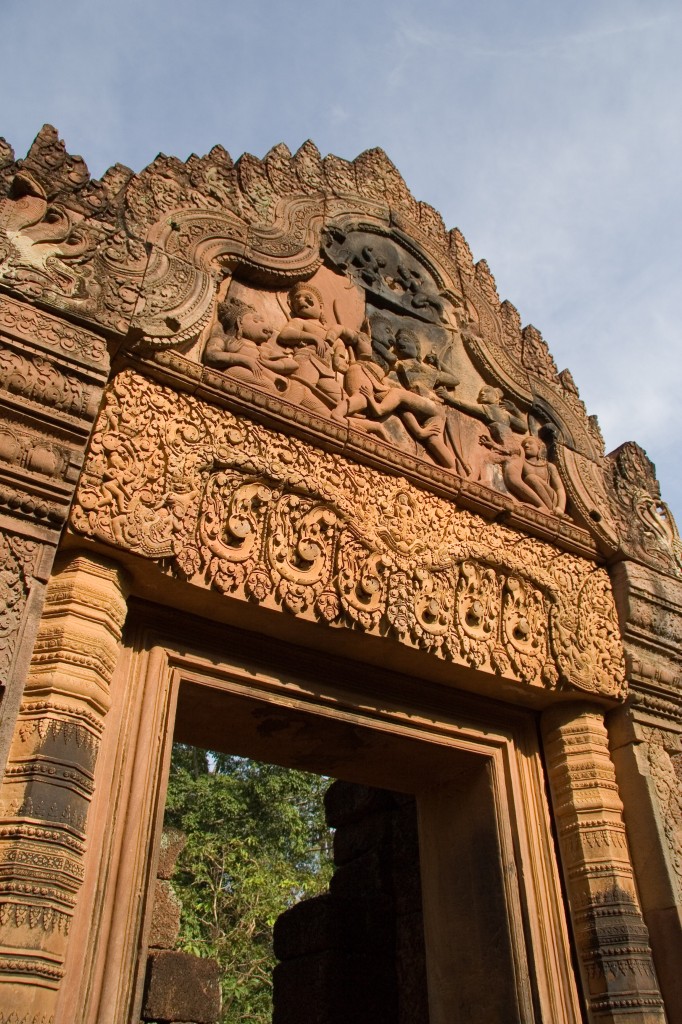 Banteay Srey doorway carvings