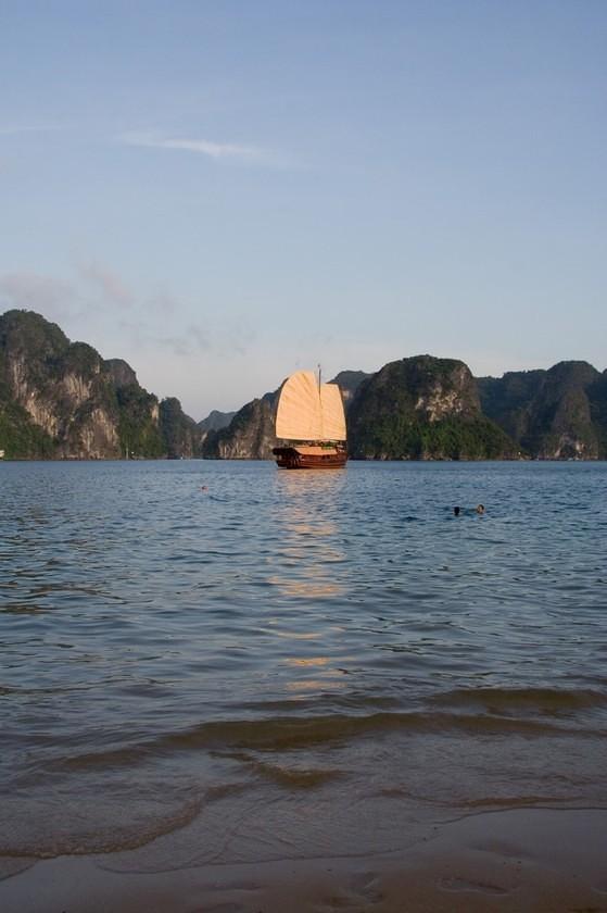 Late afternoon on Ha Long