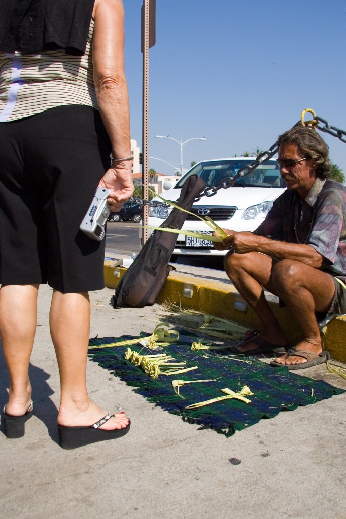 Making palm flowers for the cruise tourists