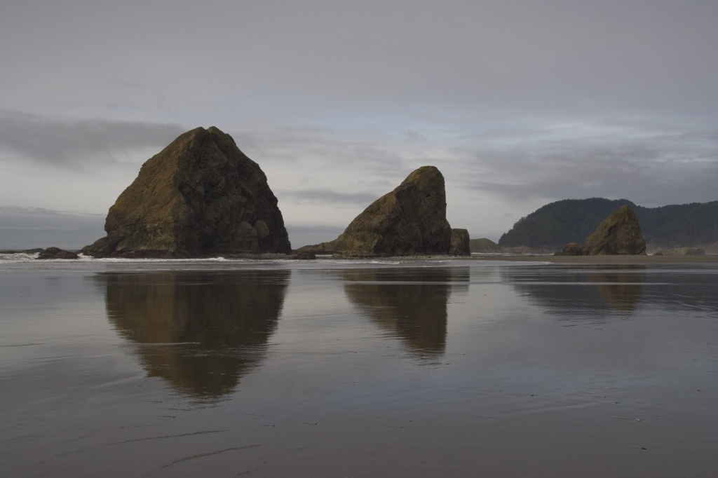 Triple islands in the surf