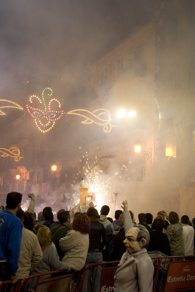 Fireworks start another falla infantile cremÃ 