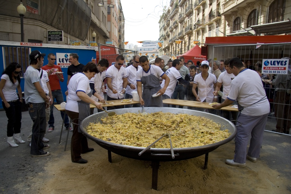 A casa fallereo makes a giant Paella Valenciana