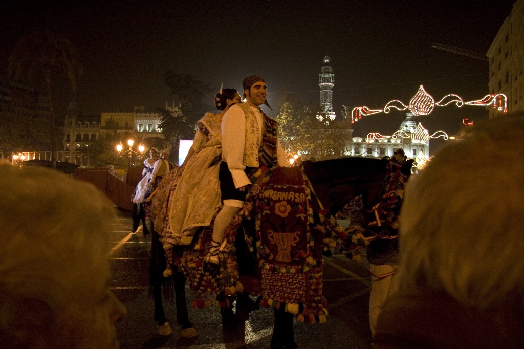 A man in his saragüells costume on horse