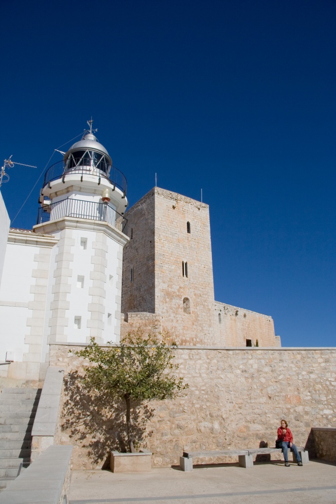 Anna and Peñíscola's lighthouse