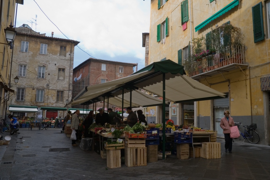 Pisa market