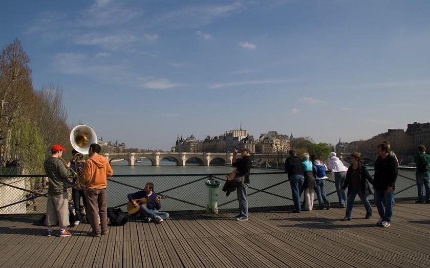 Gearing up to play over La Seine