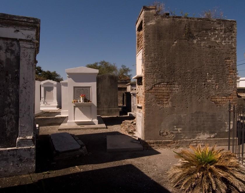 A splash of color on a newer tomb