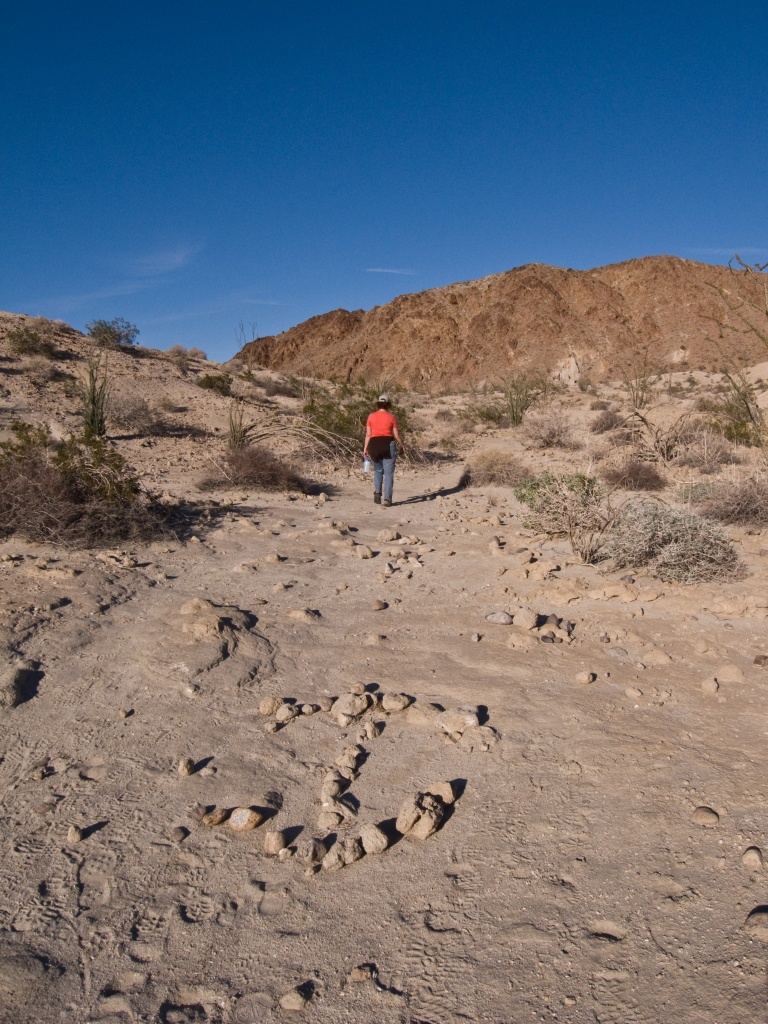 Rock arrows mark the trail