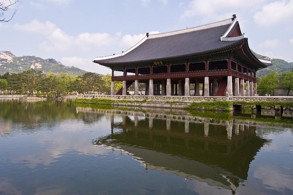 Gyeonghoeru (Royal Banquet Hall)