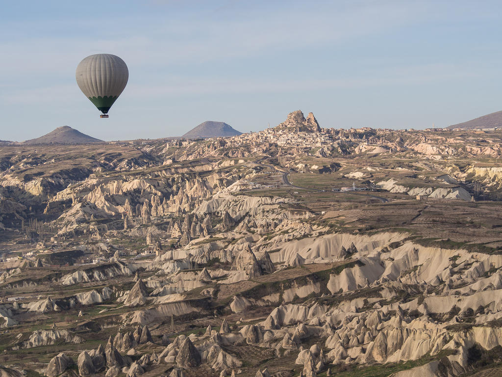 Uçhisar and balloon