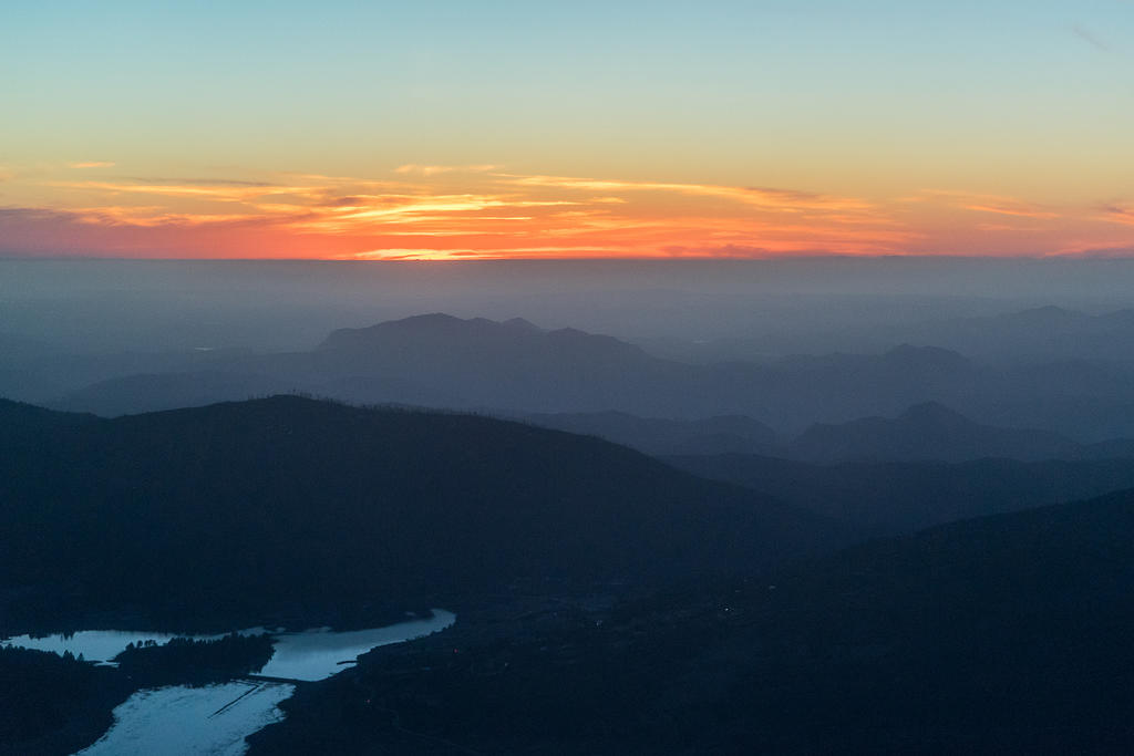 Beechcraft Duchess sunset flight