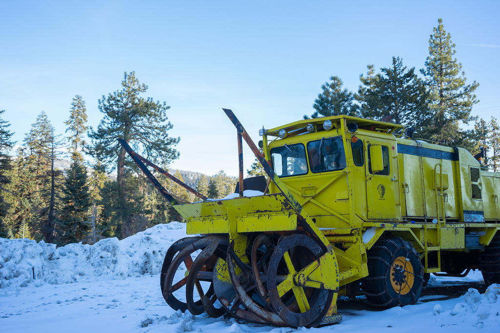 Snow clearing equipment