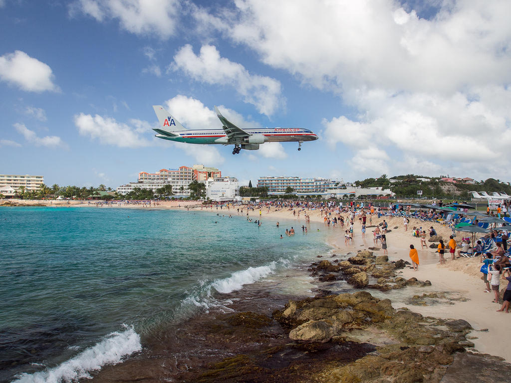 American Airlines landing at Maho beach, SXM