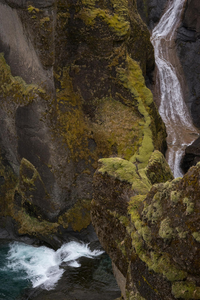 Fjaðrárgljúfur waterfall