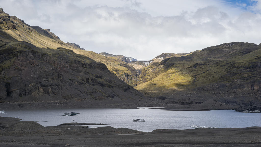 Sólheimajökull's glacier lake