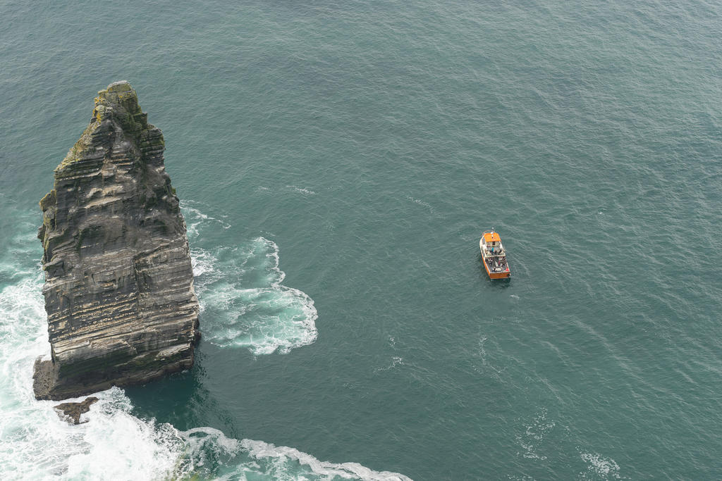 Tour boat