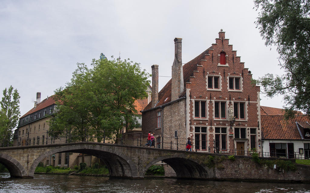 Bruges bridge walks