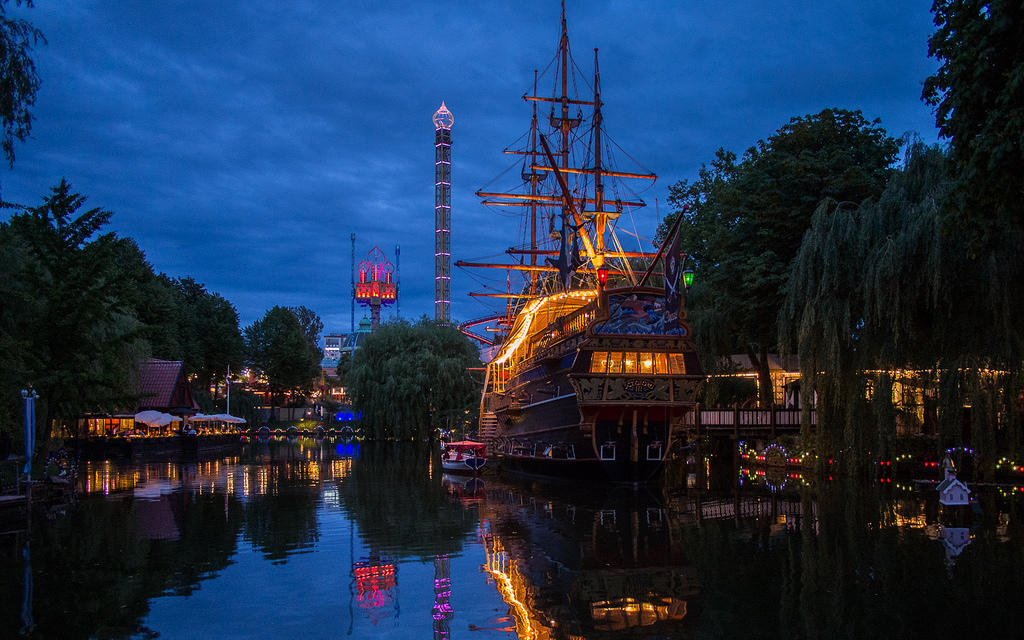 Tivoli's pirate ship