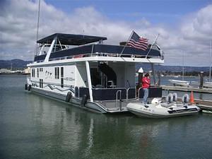 Bigdog houseboat