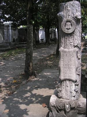 Woodmen of the World grave marker at Lafayette Cemetery