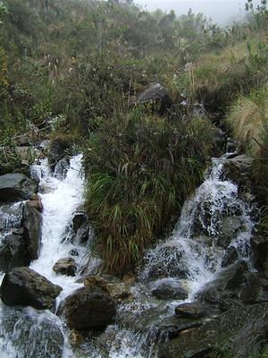 Water falls near the Inka trail