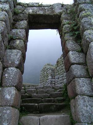 Inka gateway at Wiñawayna