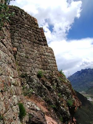 Inka buildings on the side of cliffs