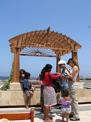 Tourists shopping at the Paracas docks