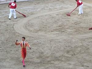 El Juli parades around the ring with his two ears