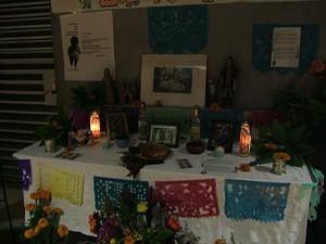 El Dia de los Muertos altars