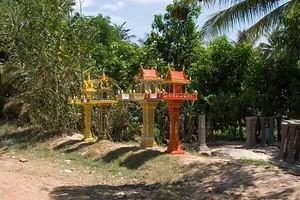 Roadside pagodas