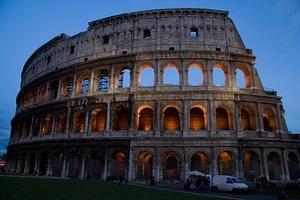 Night vendors outside the Colosseum