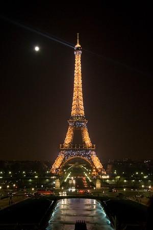 Lit up Eiffel Tower from Trocadéro
