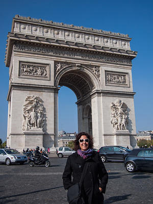 Anna and Arc de Triomphe de l'Étoile