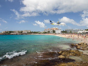  Leeward Islands Air Transport SXM