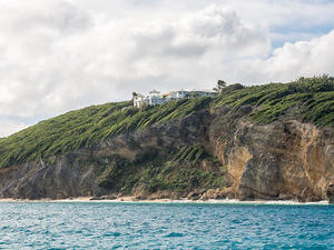 Beach cliff house, Saint Martin