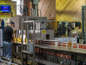 Bottling Woodford Reserve Kentucky Malt Whiskies