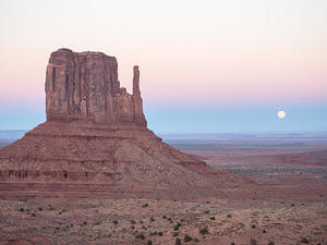 Moonrise and Monument Valley's West Mitten