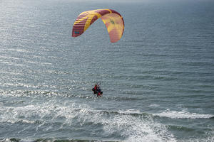 Randi paragliding