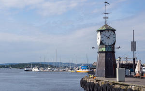 Clock on Aker Brygge Dock